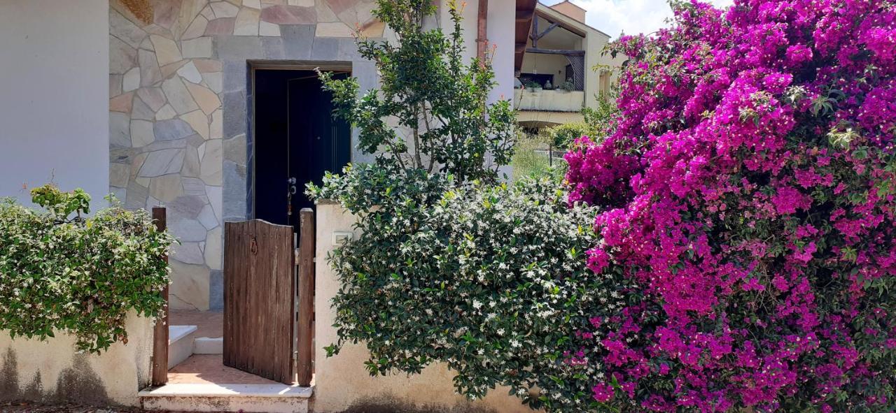 8 Via V. Monti Villa Loiri Porto San Paolo Eksteriør bilde